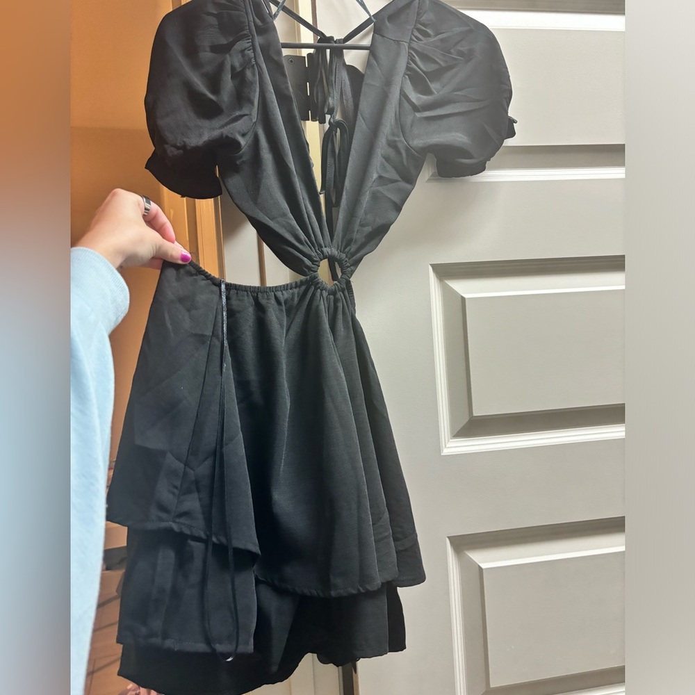 Stylish Black Cut out Dress with Puff Sleeves